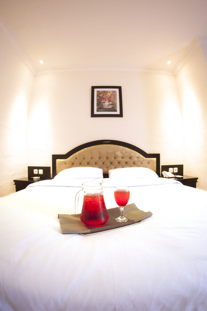 Hotel Sutomo Макасар Екстериор снимка