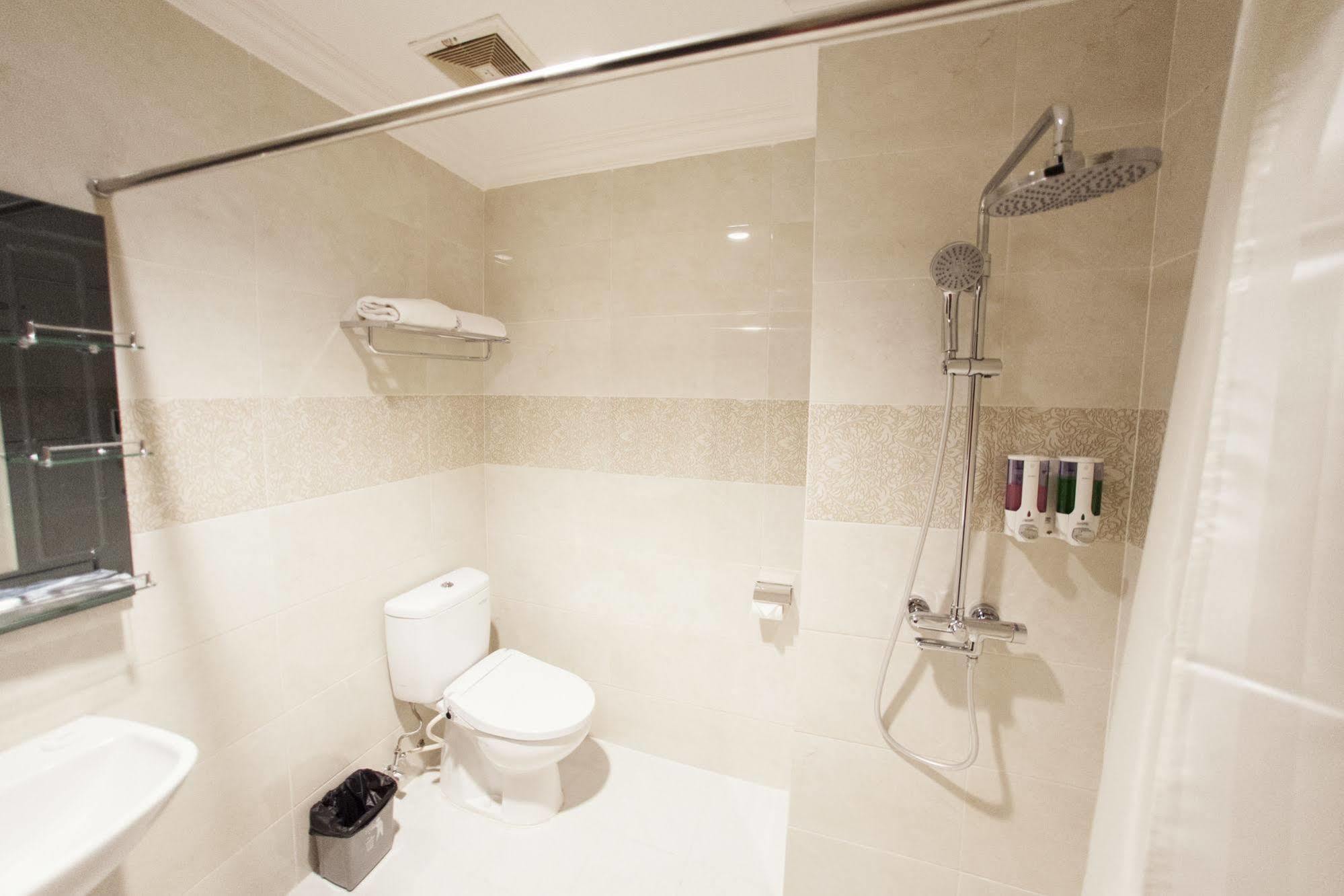 Hotel Sutomo Макасар Екстериор снимка