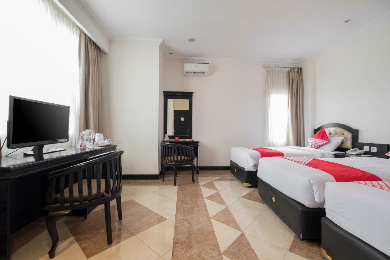 Hotel Sutomo Макасар Екстериор снимка