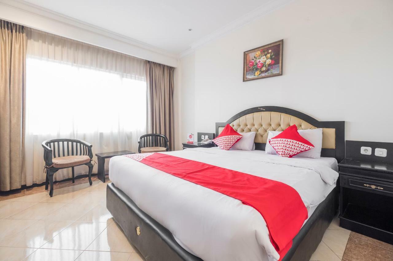 Hotel Sutomo Макасар Екстериор снимка