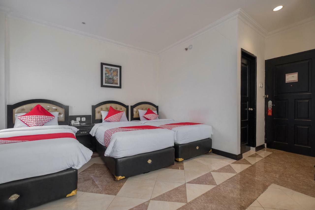 Hotel Sutomo Макасар Екстериор снимка